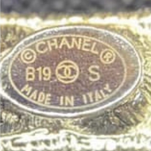 Chanel - Picture 2 of 6